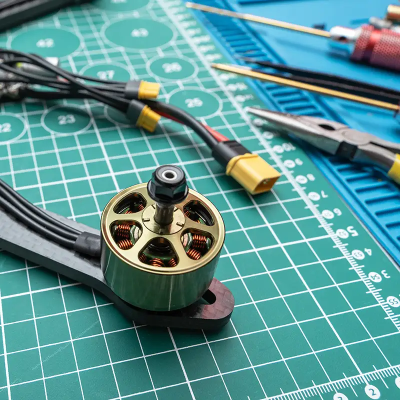 Kabelkonfektion Drohne Arbeitstisch